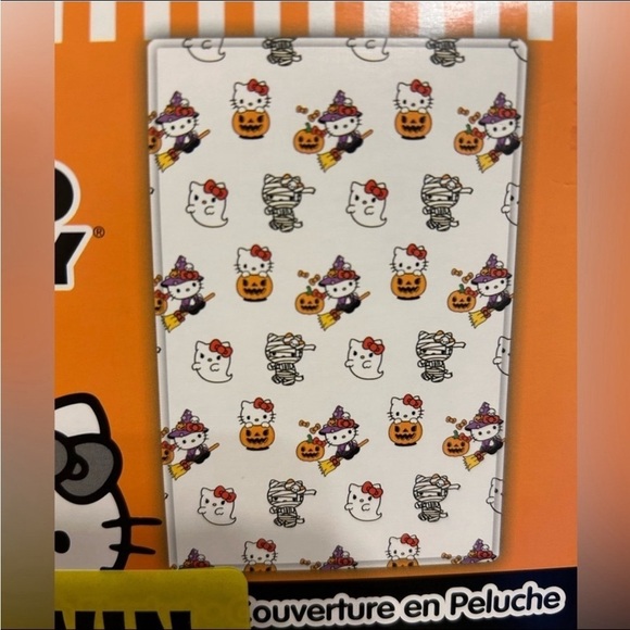 *CLEARANCE* Hello Kitty Halloween Blanket twin size - Picture 4 of 8